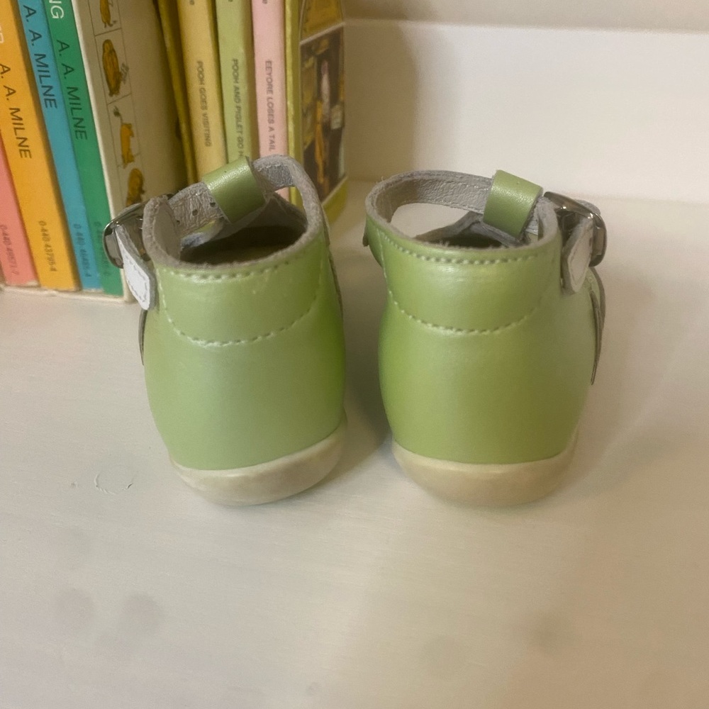 Baby Botte Mary Jane’s.  Like New. Size 3 - Picture 6 of 8
